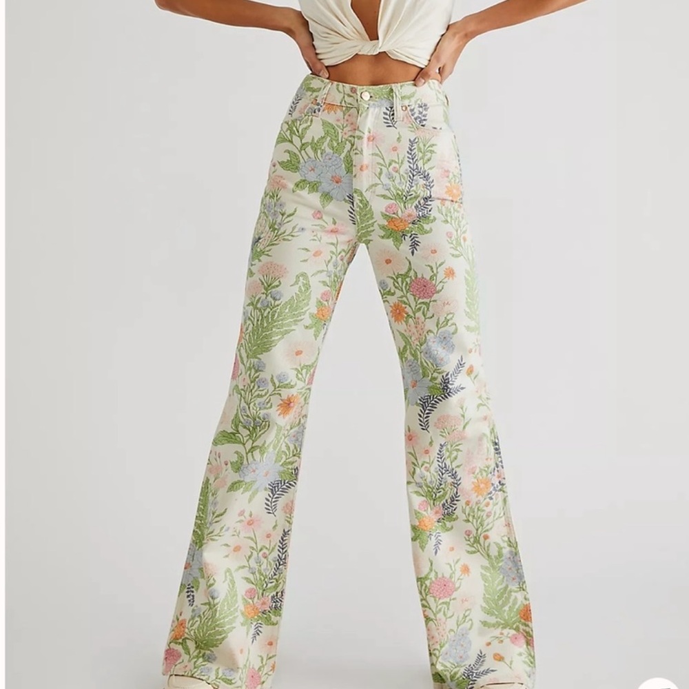 NWT Rare Wrangler Wanderer Vintage Wildflower High Rise Flares Jeans Size 29/34